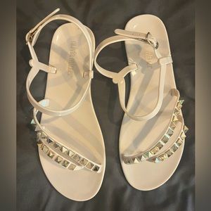Women’s flat jelly sandals